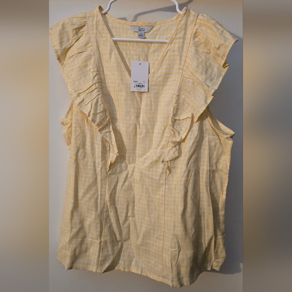 4/$20 NWT Croft And Barrow Ruffle Blouse